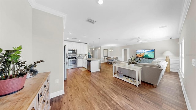 living room with visible vents, ornamental molding, recessed lighting, light wood-style floors, and baseboards