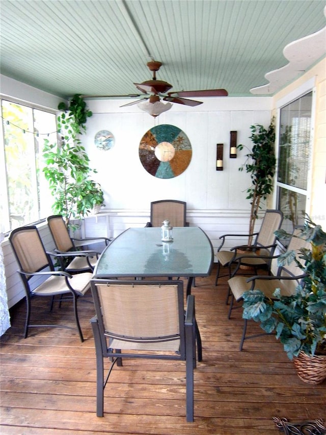 sunroom / solarium featuring a ceiling fan