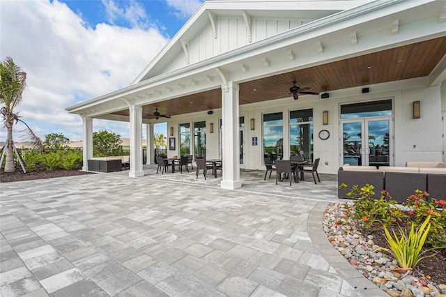 view of patio featuring a ceiling fan, outdoor dining area, and outdoor lounge area