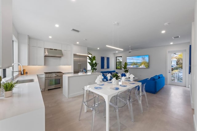 dining area with visible vents and recessed lighting