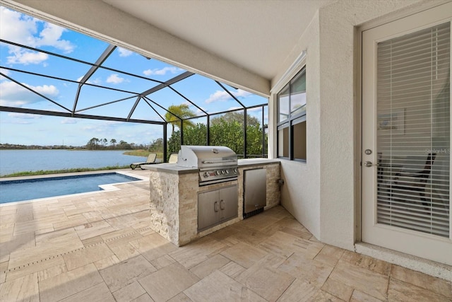 view of patio / terrace featuring a lanai, a water view, and area for grilling