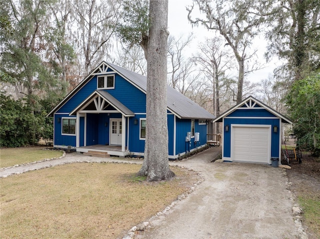 view of front of home with driveway and a front yard