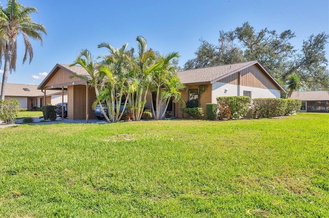 ranch-style home featuring a front lawn