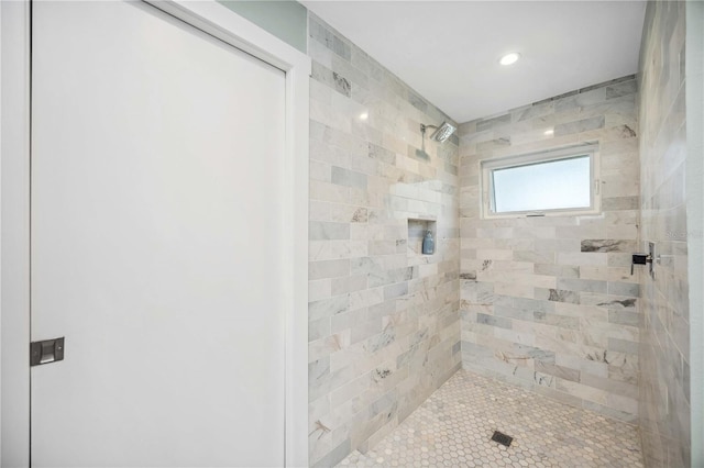 full bath with tiled shower