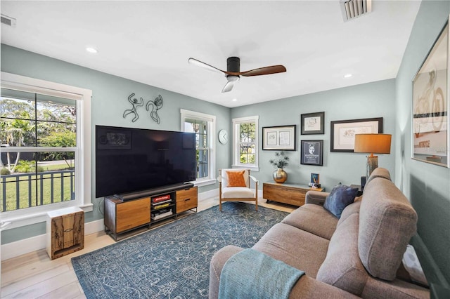 living area featuring baseboards, visible vents, a ceiling fan, wood finished floors, and recessed lighting