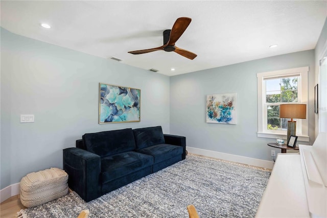 living room featuring recessed lighting, visible vents, and baseboards