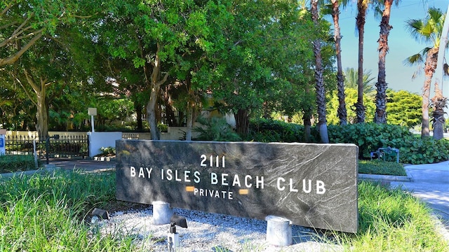 3540 Mistletoe Ln, Longboat Key, FL 34228 - view of community / neighborhood sign