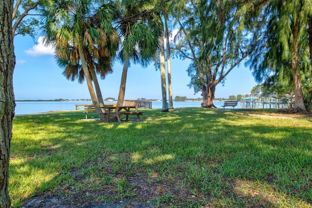 view of yard featuring a water view