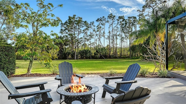 view of patio featuring a fire pit