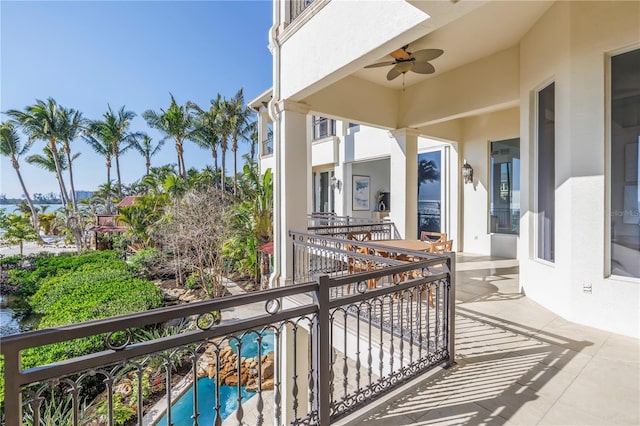 3935 N Shell Rd, Sarasota, FL 34242 - balcony featuring a ceiling fan