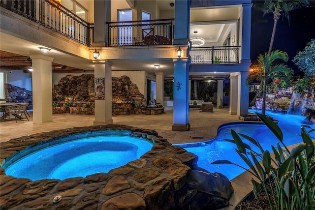 3935 N Shell Rd, Sarasota, FL 34242 - swimming pool featuring an in-ground hot tub and a patio