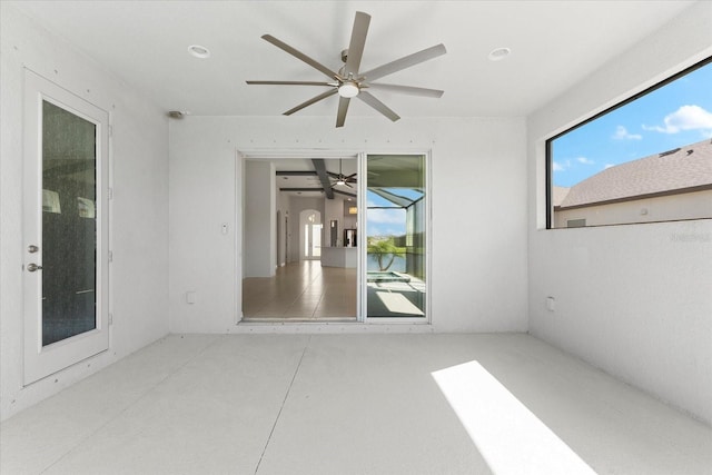 empty room featuring ceiling fan