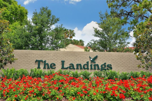 view of community / neighborhood sign