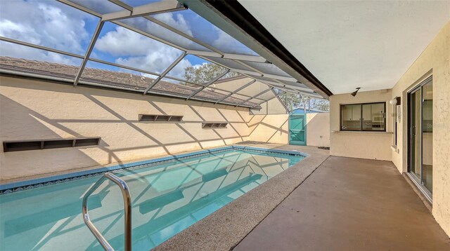 3692 Glen Oaks Manor Dr, Sarasota, FL 34232 - swimming pool featuring a patio area and a lanai