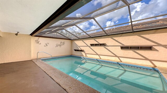 3692 Glen Oaks Manor Dr, Sarasota, FL 34232 - swimming pool featuring glass enclosure