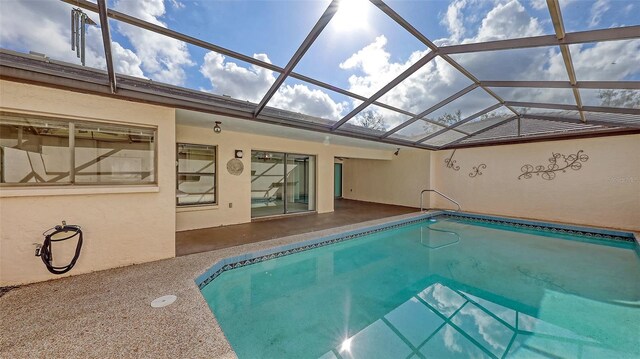 3692 Glen Oaks Manor Dr, Sarasota, FL 34232 - swimming pool with a patio and glass enclosure