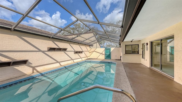 3692 Glen Oaks Manor Dr, Sarasota, FL 34232 - swimming pool with a patio area and a lanai