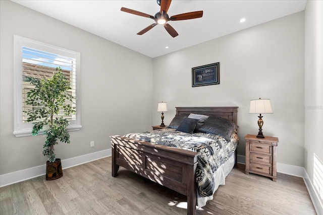 bedroom featuring light wood-style flooring, baseboards, a ceiling fan, and recessed lighting