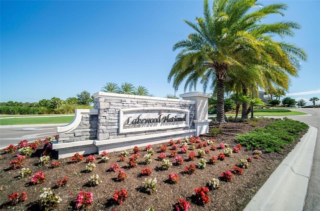 view of community / neighborhood sign