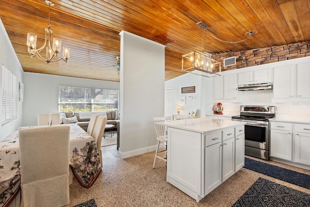 kitchen featuring visible vents, stainless steel electric stove, under cabinet range hood, white cabinetry, and a notable chandelier