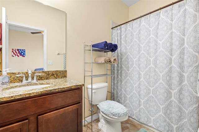 full bathroom featuring toilet, a shower with curtain, tile patterned flooring, and vanity