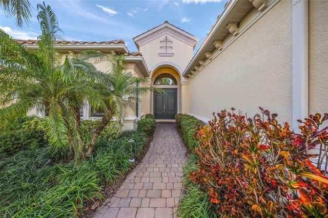 7108 Callander Cv, Lakewood Ranch, FL 34202 - doorway to property featuring stucco siding