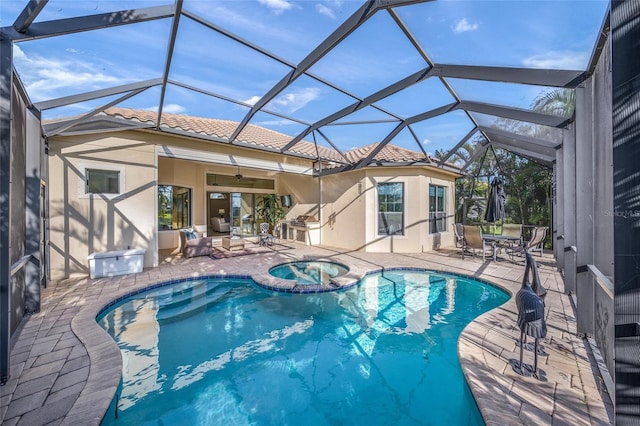7108 Callander Cv, Lakewood Ranch, FL 34202 - view of pool featuring a ceiling fan, glass enclosure, outdoor dining area, a patio area, and a pool with connected hot tub