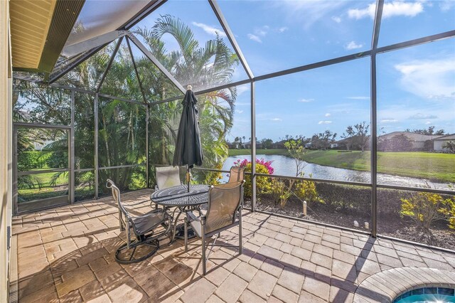 7108 Callander Cv, Lakewood Ranch, FL 34202 - unfurnished sunroom with a water view
