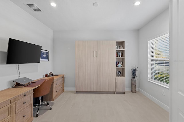 home office featuring recessed lighting, visible vents, and baseboards