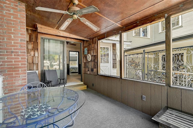 sunroom / solarium with a ceiling fan