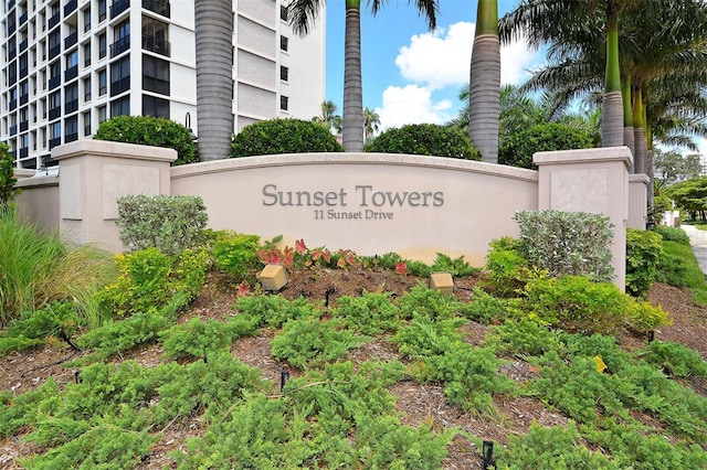 view of community / neighborhood sign