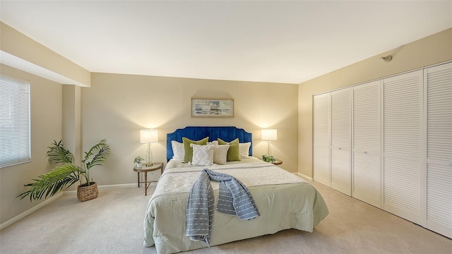 bedroom featuring a closet, baseboards, and carpet flooring