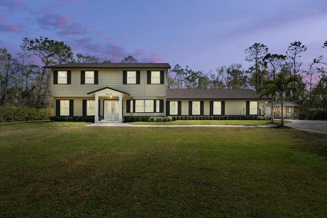 view of front facade featuring a front lawn