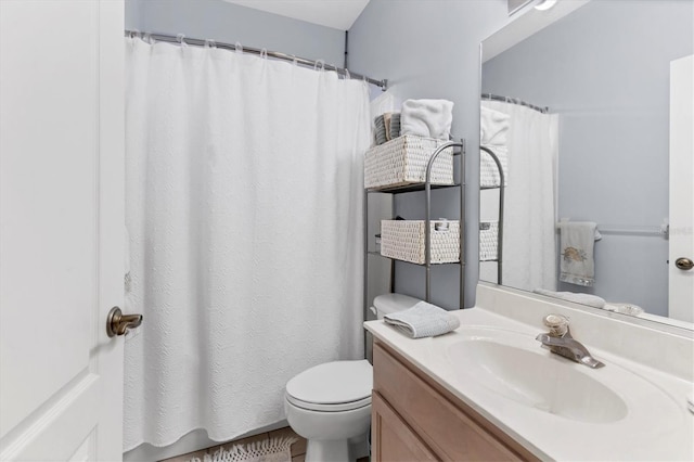 full bath featuring vanity, curtained shower, and toilet