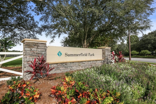 view of community / neighborhood sign