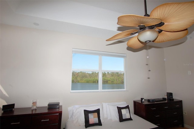 bedroom featuring ceiling fan