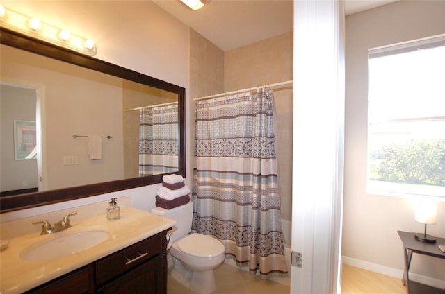 bathroom with toilet, a shower with curtain, and vanity