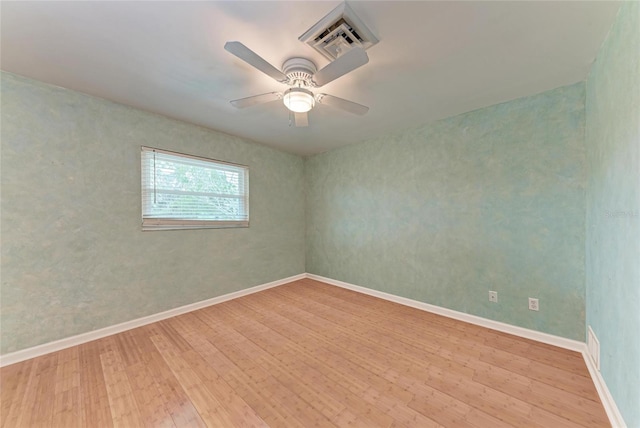 unfurnished room featuring visible vents, ceiling fan, light wood-style flooring, and baseboards