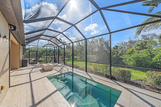 view of swimming pool featuring a patio, a lanai, and a jacuzzi