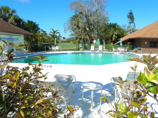 pool with fence