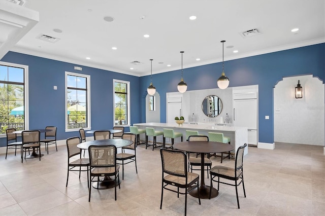 dining space featuring baseboards, recessed lighting, visible vents, and crown molding