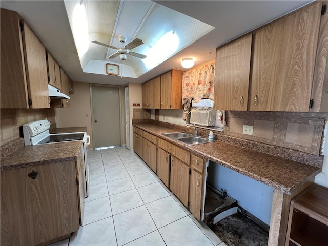 kitchen featuring electric stove, a raised ceiling, backsplash, a sink, and under cabinet range hood