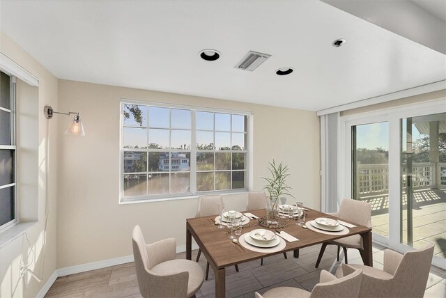 dining room featuring baseboards, visible vents, recessed lighting, and light wood-type flooring