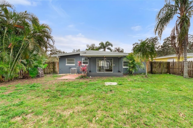 back of property with a patio, a fenced backyard, cooling unit, a yard, and stucco siding