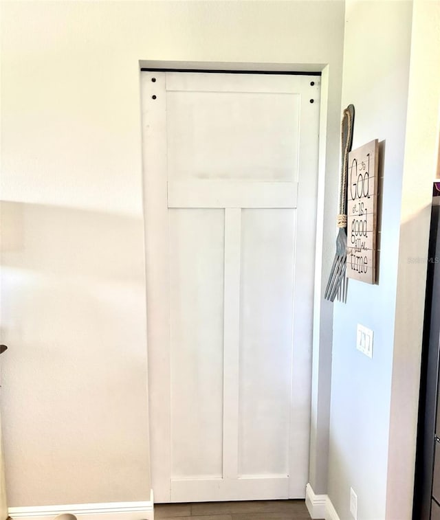 6 Bunker Cir, Rotonda West, FL 33947 - detailed view of baseboards