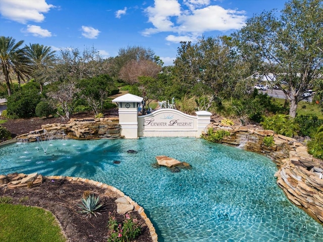 view of swimming pool