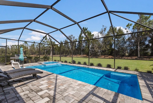 view of pool featuring a patio area, a pool with connected hot tub, glass enclosure, and a yard