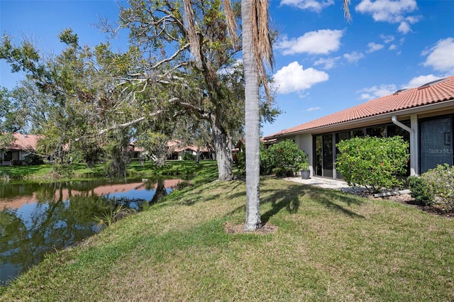 view of yard featuring a water view