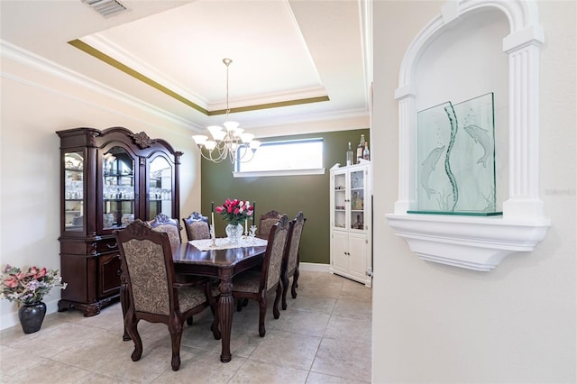 dining space with crown molding, decorative columns, a notable chandelier, a raised ceiling, and visible vents