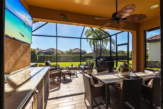 sunroom featuring a ceiling fan